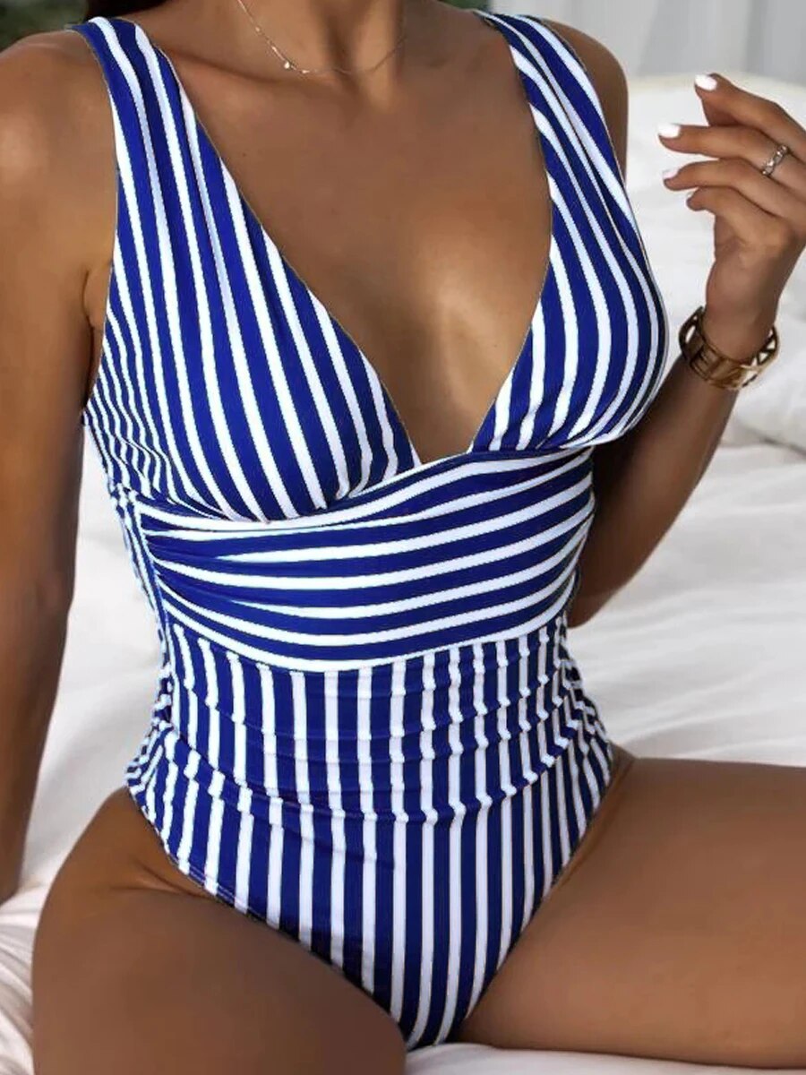 Sally™ | Stylischer gestreifter Badeanzug